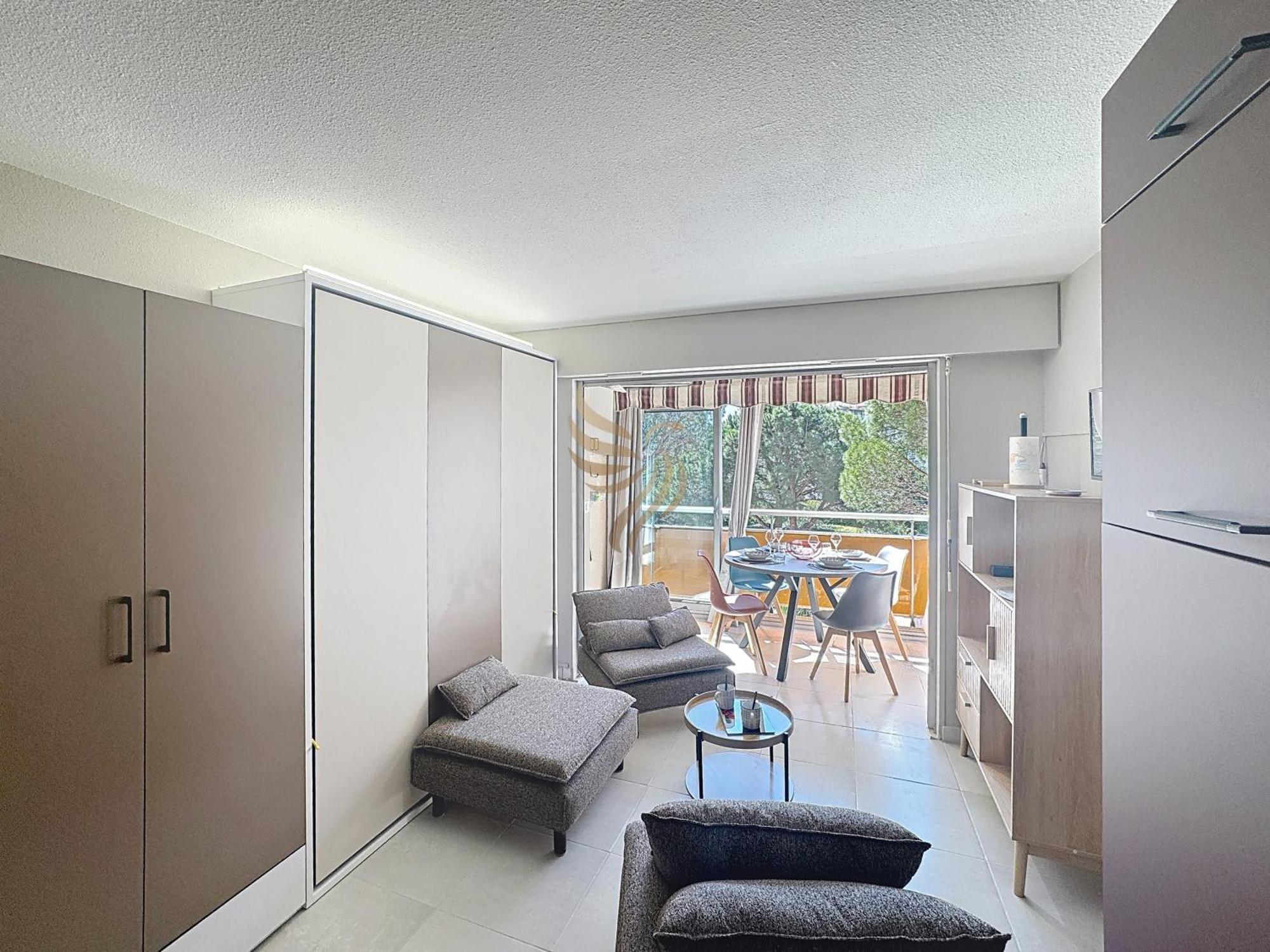 Coco'b - - 4 Pers - Parking - 7min A Pied De La - Clim - Wifi - Capitalchic Service Appartement Fréjus